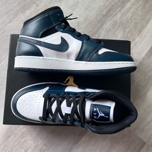 Jordan 1 Mid Armory Navy women’s 8.5 - Picture 6 of 6